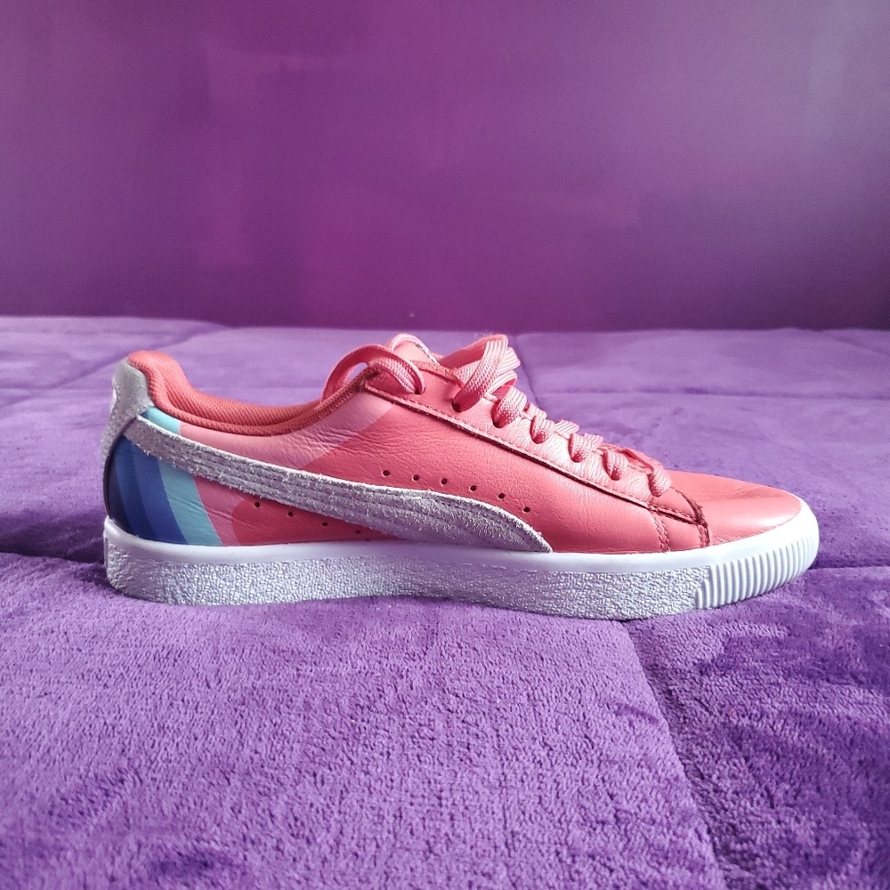 Puma x Pink Dolphin Clyde Sneakers Pink- Mens